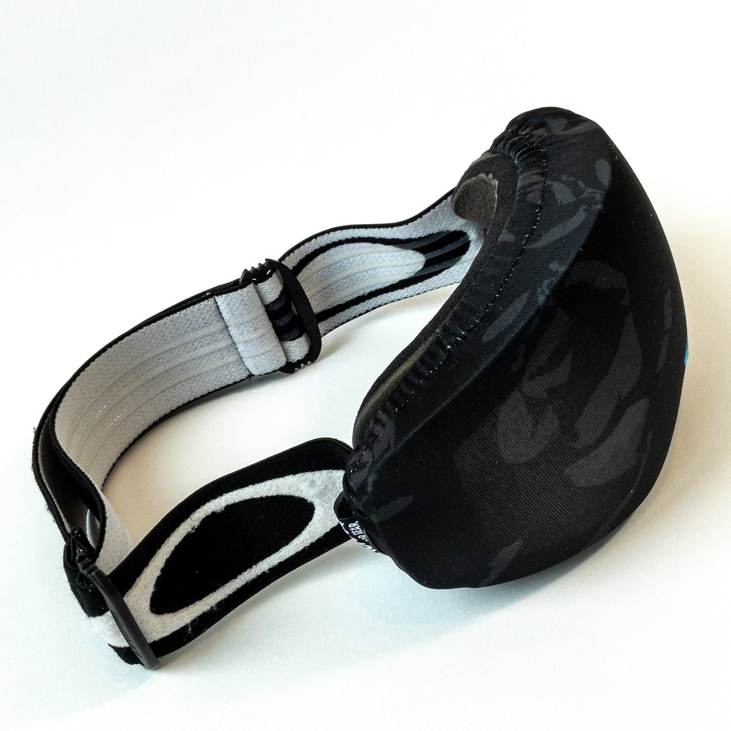 Goggle Cover in GreyRoses